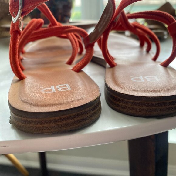 Nordstrom BP Bright Red Knot Strap Flat Sandals Size 7 - Picture 4 of 7